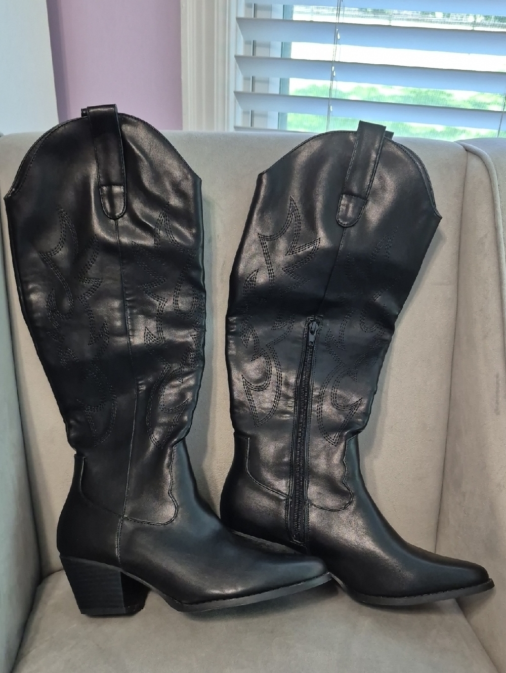 Women's Black Western Cowvoy Boots - Classic Stitch Detail